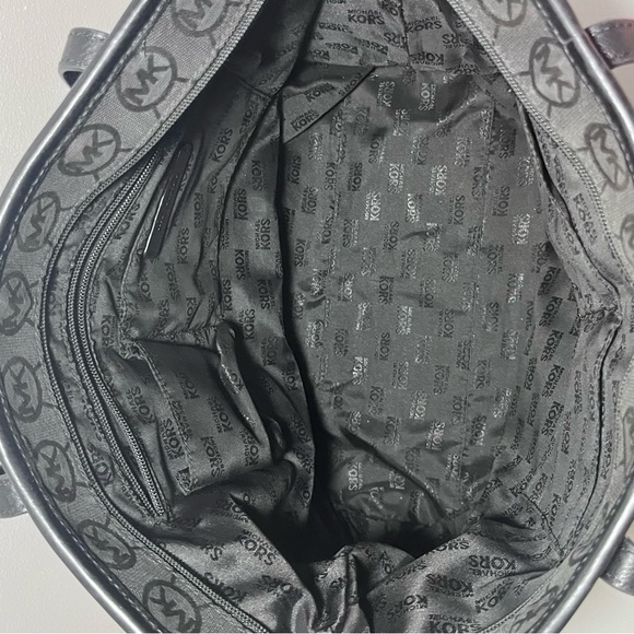 Michael Kors Bennet Large Black Tote - Picture 9 of 13